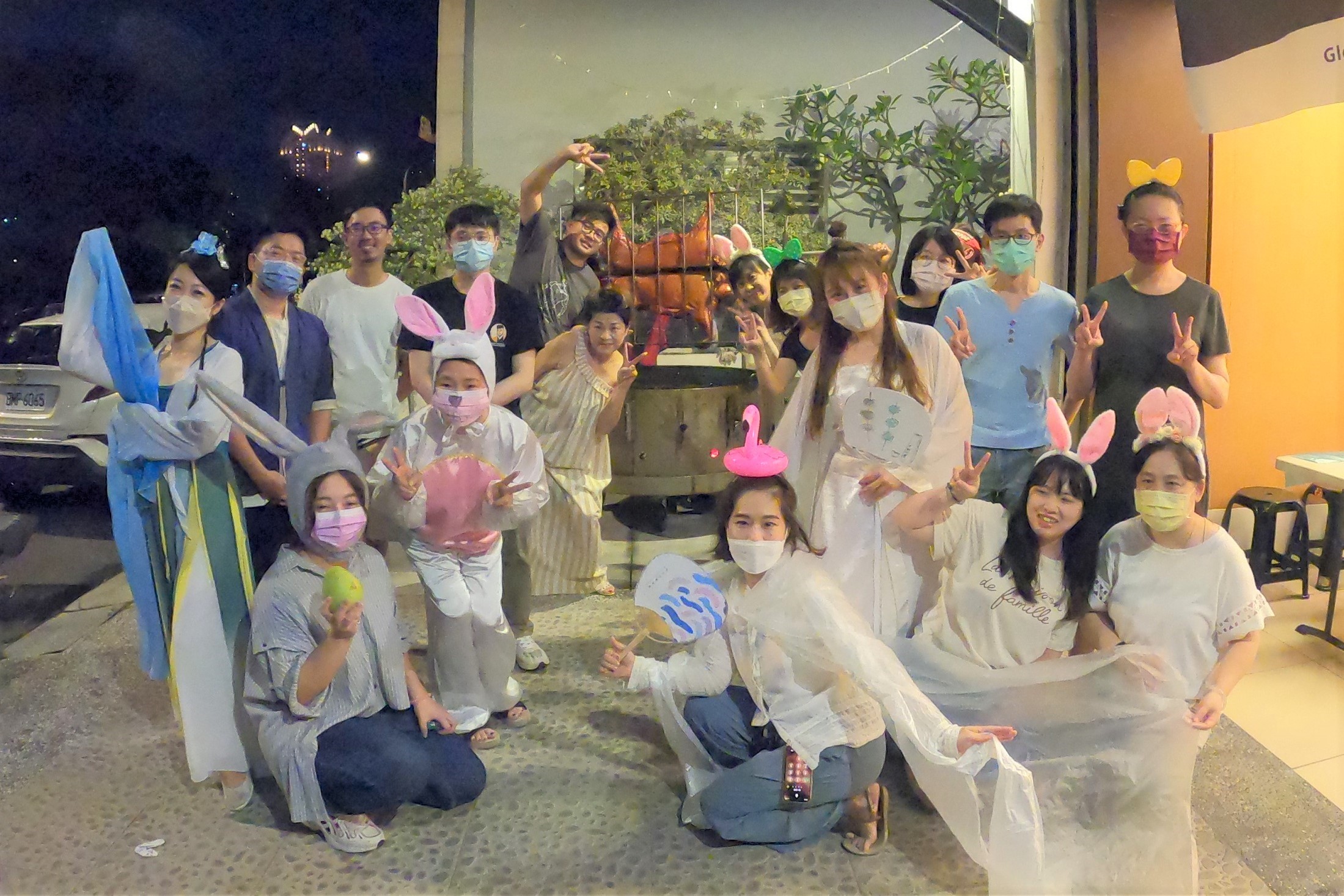 2022_Full_Moon_Festival_Barbecue_8061_0.jpg 2022_Full_Moon_Festival_Barbecue_8061_0.jpg