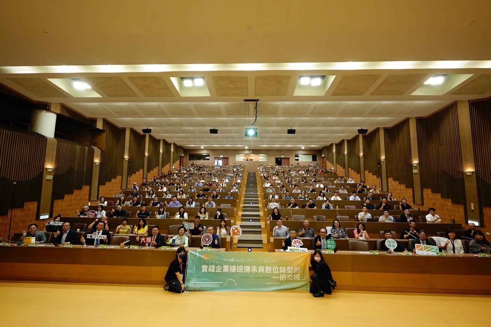 Hu_Pao_holds_industry_exchange_session_8306_0.jpg Hu_Pao_holds_industry_exchange_session_8306_0.jpg