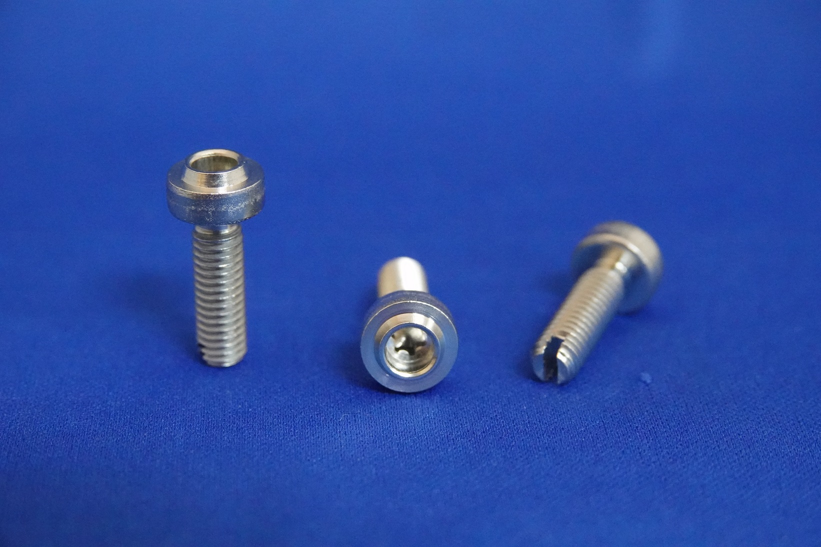 SCREW_a6016_0.jpg SCREW_a6016_0.jpg