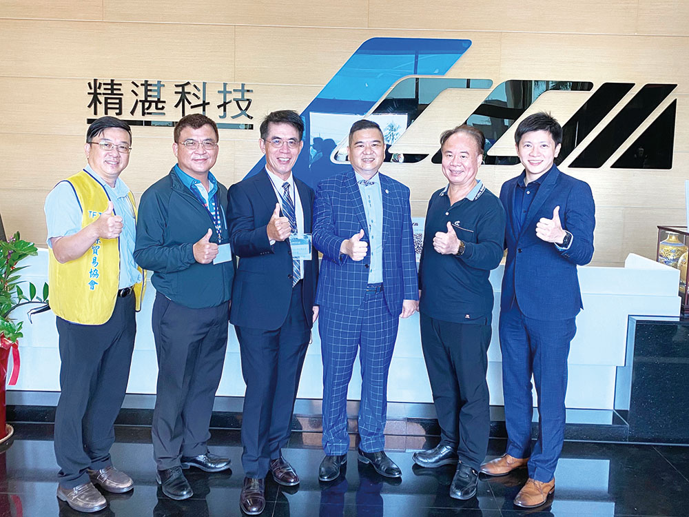 tfta_members_visit_ching_chan_optical_7689_0.jpg tfta_members_visit_ching_chan_optical_7689_0.jpg