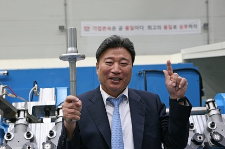 Hyodong_Machine_Breaks_World_a6529_1.jpg Hyodong_Machine_Breaks_World_a6529_1.jpg