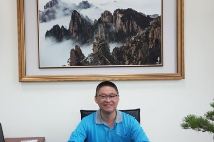 Lu_Yi_a5918_0.jpg Lu_Yi_a5918_0.jpg