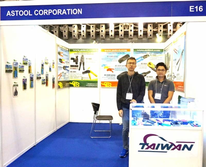 TORQUE-EXPO-SINGAPORE-astool.jpg